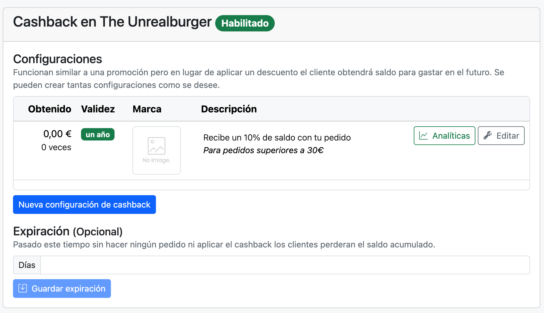 Tarjeta de Cashback en estado Habilitado con la configuración listada, botones de Analíticas y Editar, y el campo de Expiración